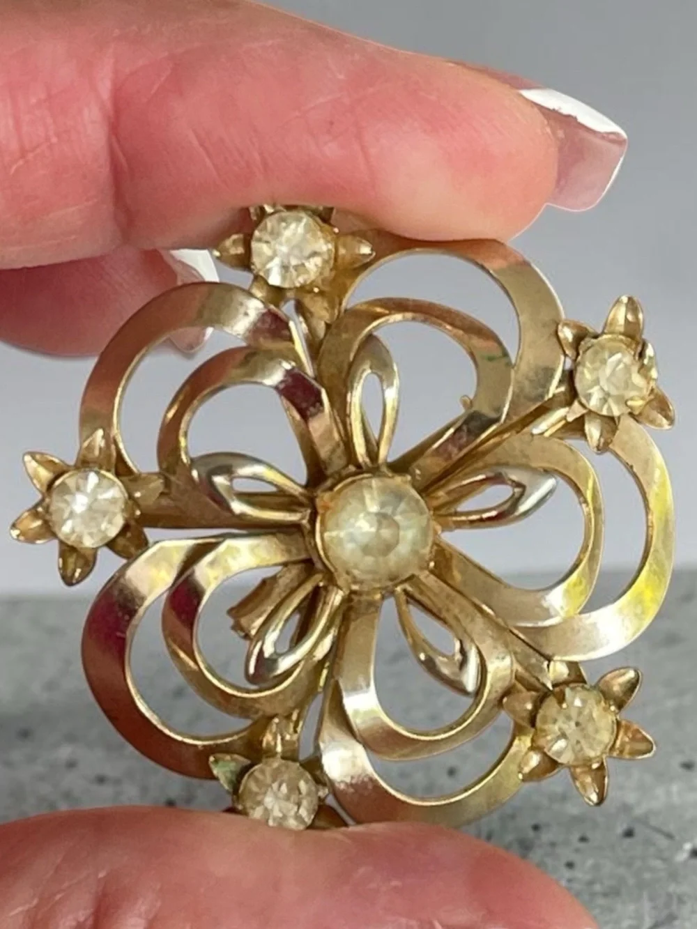 Vintage Mid Century Gold Tone Rhinestone Starburst Floral Brooch Pin